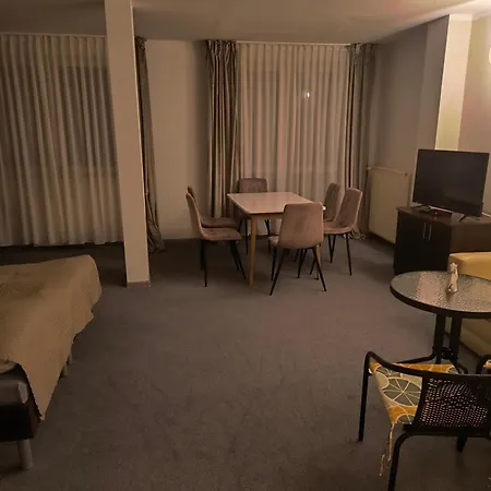 Azyl W Tarsis Eko Park Apartamento *